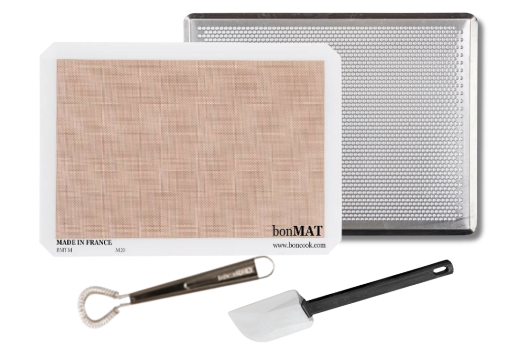 bon COOK College Baker Starter with Bonmat, perforated baking sheet, heat-resistant spatula, and mini whisk.